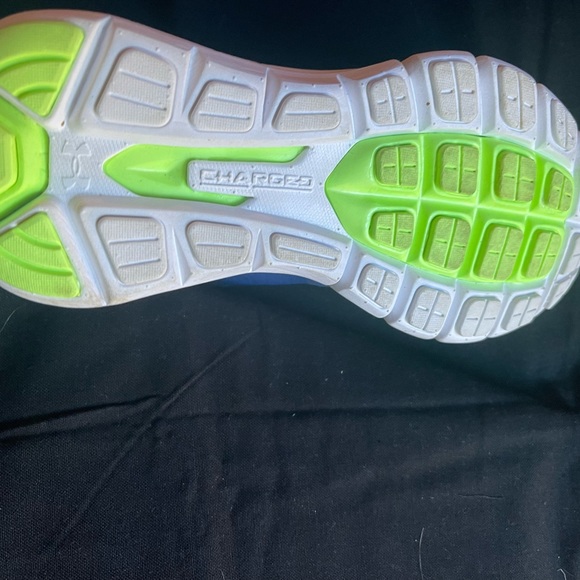 Worn only once so in near perfect condition! Very comfy but too small for me - Picture 4 of 4